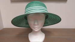 CLOCHE A BORD LARGE COMPLIT VERT RAYE