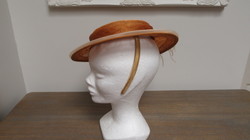 CHAPEAU ROUILLE/BEIGE MONTE SUR SERRE-TETE