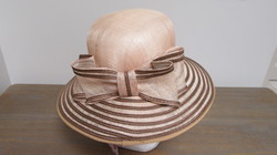 CLOCHE A BORD LARGE COMPLIT BEIGE RAYE